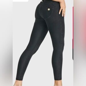 FREDDY WR.UP butt-enhancing leggings. Black Size M/6 #10240